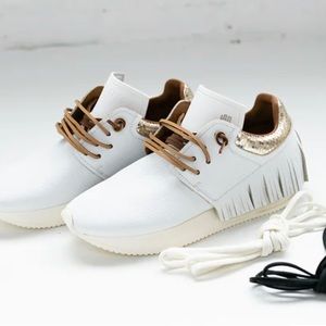 ESSEutESSE sought after fringed leather sneakers- authentic size 8 (euro 38)